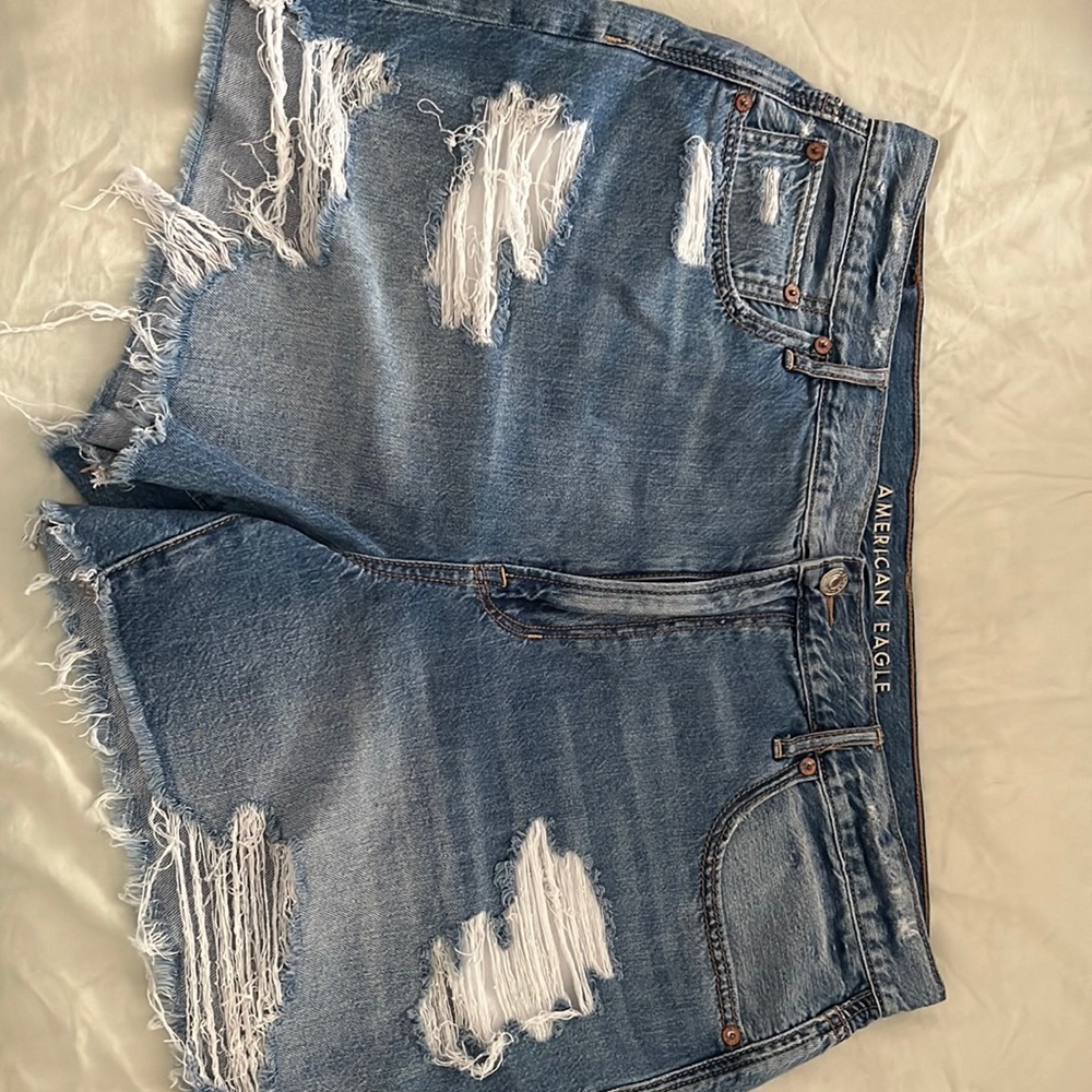 American Eagle 90s boyfriend shorts